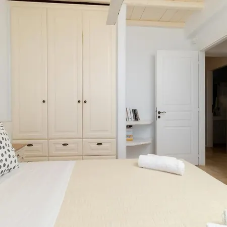 Cycladic Boungainvillea بيت للعطل كالافاتيس